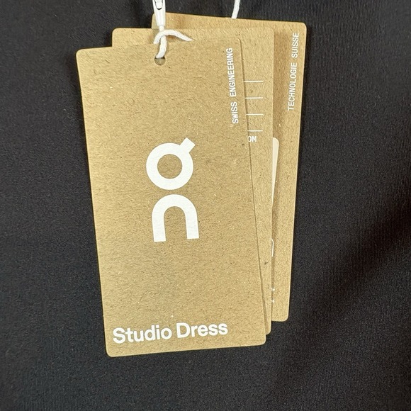 On Cloud Run Studio Dress Size M Black NWT - Picture 7 of 16